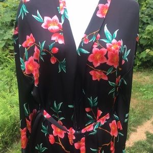 Victoria Secret 100% Silk Floral Robe.Size P/S